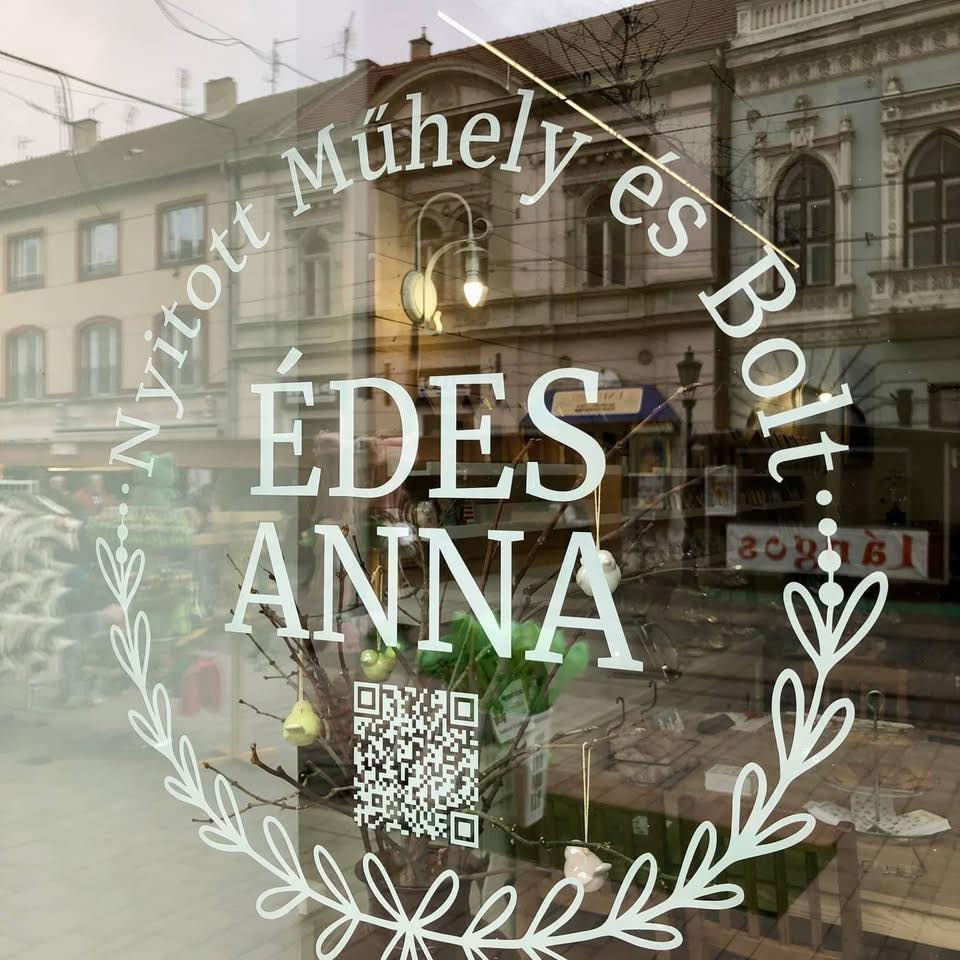 Édes Anna Nyitott Műhely és Bolt kirakata Miskolcon
